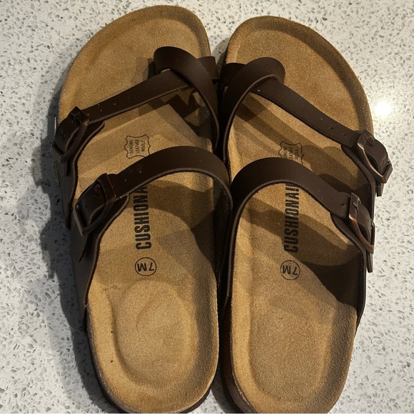 Cushionaire Sandals, brown size 7 - Picture 3 of 4